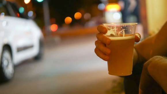 Regulamento da Movida do Porto não resolve consumo de álcool na via pública, alerta Ricardo Valente
