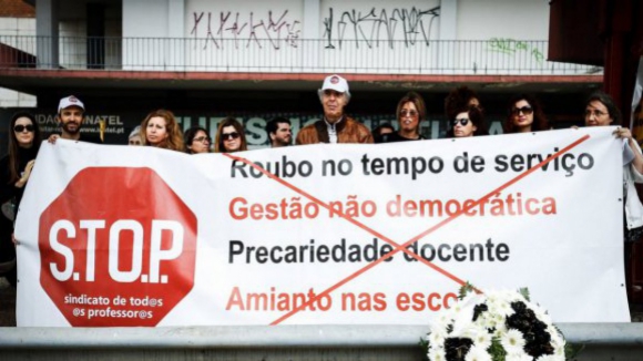 Milhares de professores de todo o país estão a caminho de Lisboa para mais um dia de manifestações