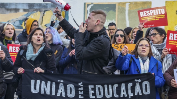 Professores iniciam esta segunda-feira em Lisboa greve de 18 dias por distritos