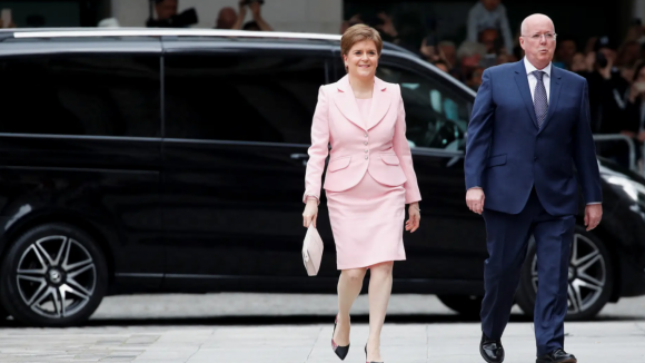 Primeira-ministra da Escócia vai demitir-se do cargo 