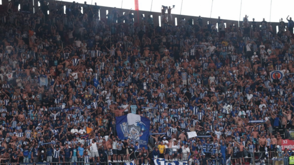 FC Porto: Portistas concentram-se na Avenida Condes de Carnide, em Lisboa, para jogo contra o Benfica