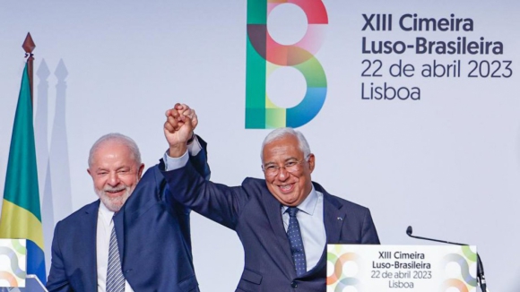 Lula da Silva condecora António Costa com grau mais alto atribuído a chefes de Governo