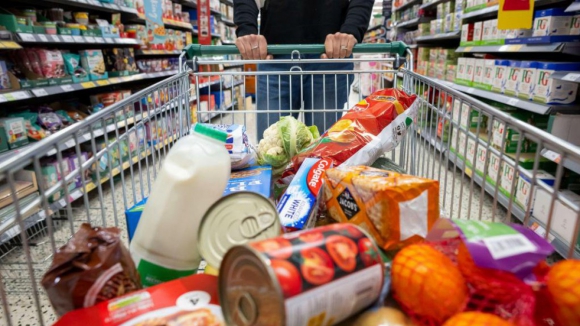 Bens alimentares vão continuar a subir? Supermercados deixam de absorver aumento de preços dos produtores