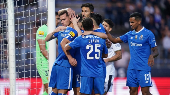 FC Porto soma três pontos em Famalicão com quatro golos de Taremi