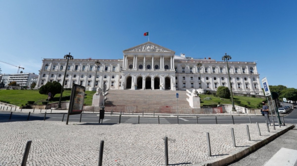 Depois do Porto, Assembleia da República ilumina-se com as cores de Israel