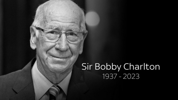 Morreu Sir Bobby Charlton, mítico capitão do Manchester United