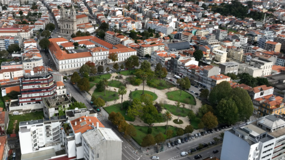 Jardim da Praça da República, no Porto, vai ser requalificado