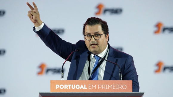 Pedro Nuno Santos “é a última pessoa que pode falar de radicalismo”, realça líder parlamentar do PSD