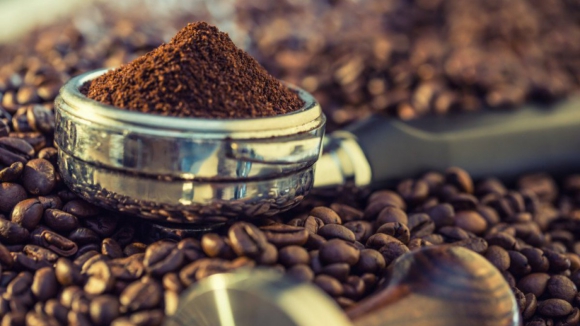 Preço do café deverá manter-se estável mesmo com ‘stocks’ em mínimos