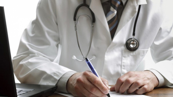 Governo vai abrir concursos para progressão de 1750 médicos