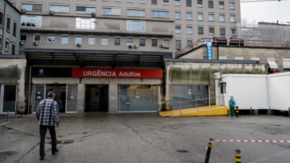 Doentes urgentes esperam entre duas a nove horas em hospitais do Porto