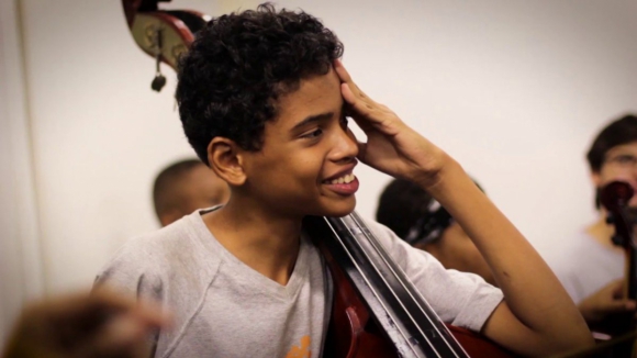 Orquestra de jovens de favela do Rio de Janeiro recebe bênção do Papa e dá concerto em Portugal