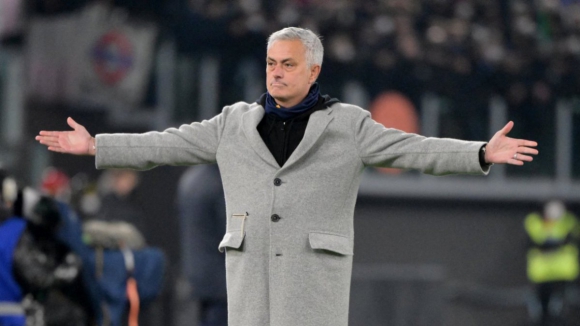 Discussão quente entre Mourinho e AS Roma marcou saída do técnico