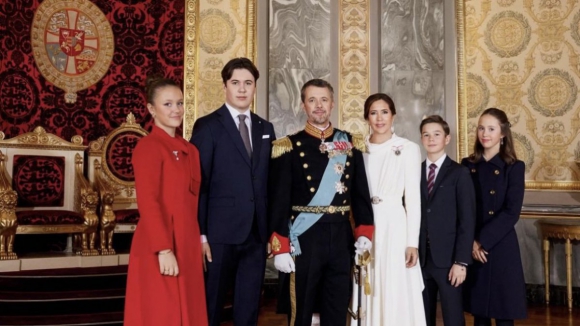 Os primeiros retratos oficiais dos novos reis da Dinamarca