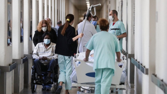"Fuga" de enfermeiros para o estrangeiro volta a aumentar em 2023