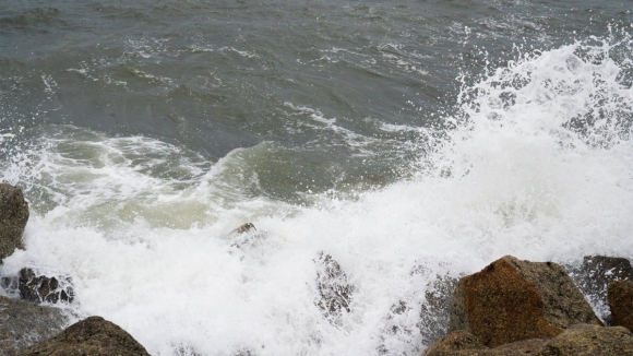 Costa do Norte com aviso amarelo de agitação marítima esta quinta-feira