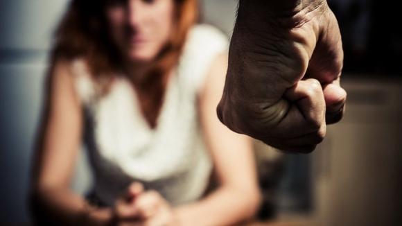 Vítimas de violência doméstica apoiadas pela APAV aumentam 22,9% em três anos