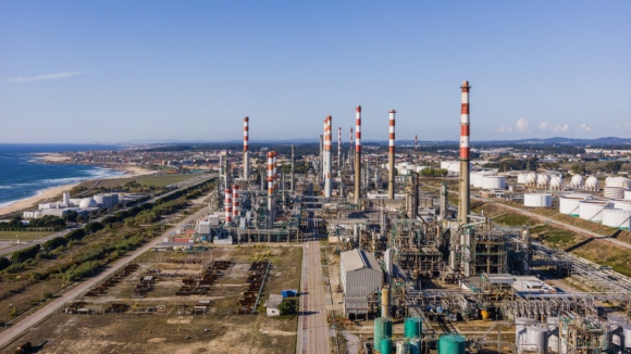 Trabalhadores da Petrogal querem respostas dos partidos sobre terrenos da refinaria de Matosinhos
