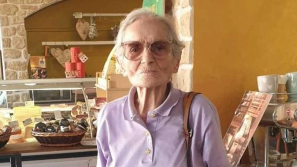 Tem 103 anos, foi multada por conduzir sem carta e agora quer comprar uma Vespa