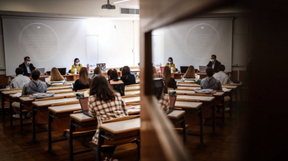 Relatório sugere semestre preparatório para alunos dos PALOP que procuram Portugal
