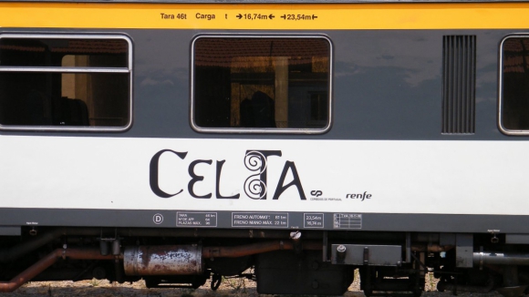 Uma viagem a bordo do Celta, o comboio que liga Porto e Galiza