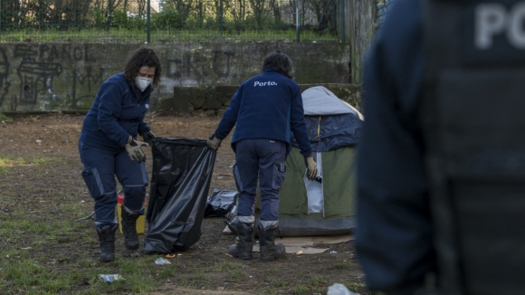 Ocupação de espaços em obras por migrantes e consumo de droga estão a aumentar no Porto, alerta Moreira
