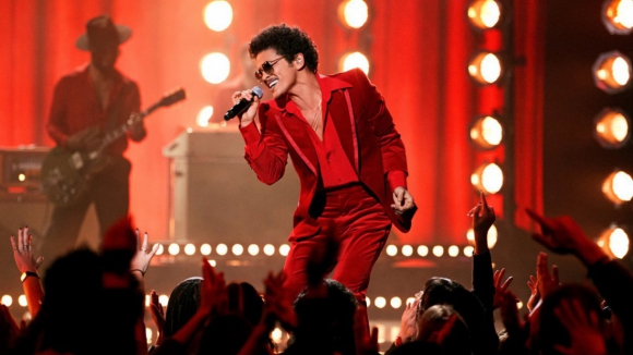 Bruno Mars dá concertos num casino em Las Vegas há quase uma década para saldar dívida milionária