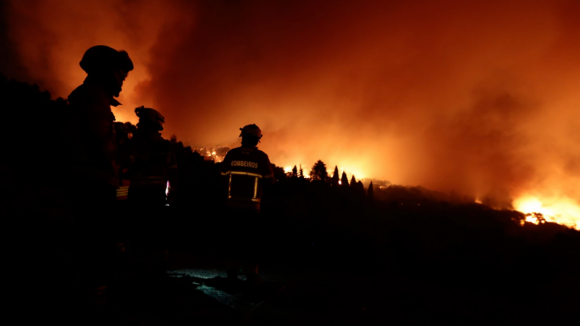 Vários incêndios deflagram em simultâneo no Alto Minho 