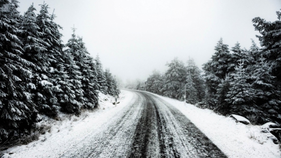 Três viatura presas em estrada em Melgaço devido à neve