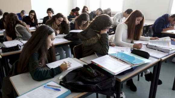 Exames nacionais devem contar menos para acesso ao ensino superior, defende CNE