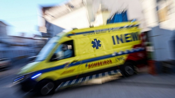 Três adultos e uma criança feridos em colisão rodoviária em Fafe