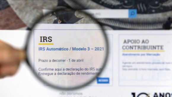 Entrega do IRS começa segunda-feira: saiba como pode evitar coimas que podem chegar até aos 22 mil euros