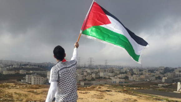Novo governo palestiniano tomou posse e enfrenta o ceticismo da população