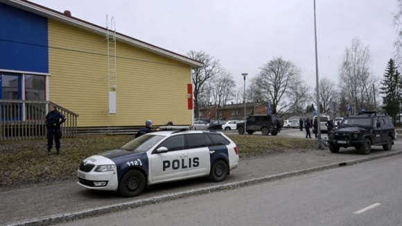 Vários feridos em tiroteio numa escola na Finlândia. Atirador tem 13 anos