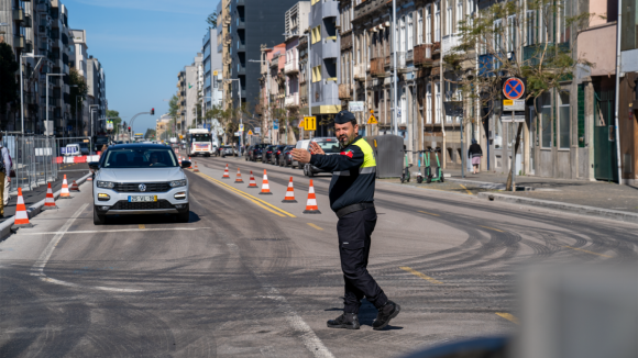 Obras no Porto trazem para as ruas “polícias sinaleiros”