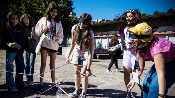 Centenas de alunos comemoram Dia da Educação de Surdos em escola do Porto