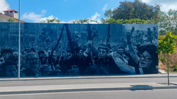 Vandalizado mural na Maia dedicado ao 25 de abril