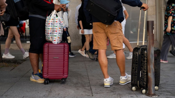 Viagens de residentes ao estrangeiro atingem máximo histórico em 2023