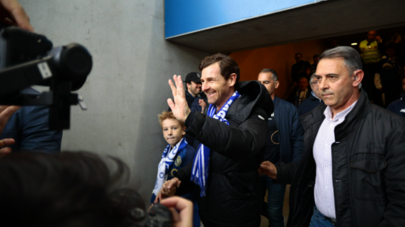 As imagens da chegada de André Villas-Boas ao Estádio do Dragão