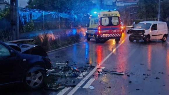 EN105 esteve cortada ao trânsito em Santo Tirso devido a aparatoso acidente