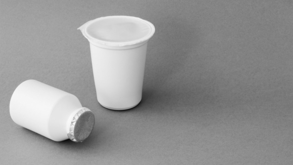 Restaurantes têm dois meses para deixar de vender copos de plástico de uso único