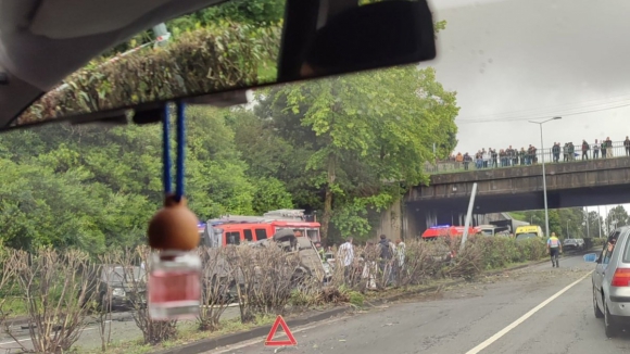 Colisão aparatosa entre quatro veículos faz nove feridos em Braga
