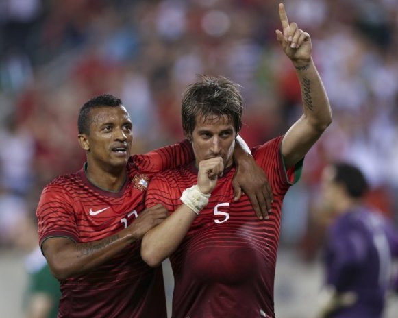 Portugal goleia Rep&uacute;blica da Irlanda por 5-1, no adeus aos EUA