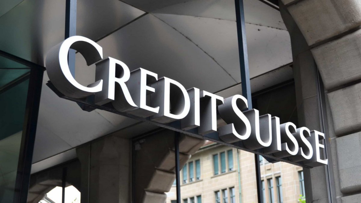 É oficial Banco UBS compra Credit Suisse