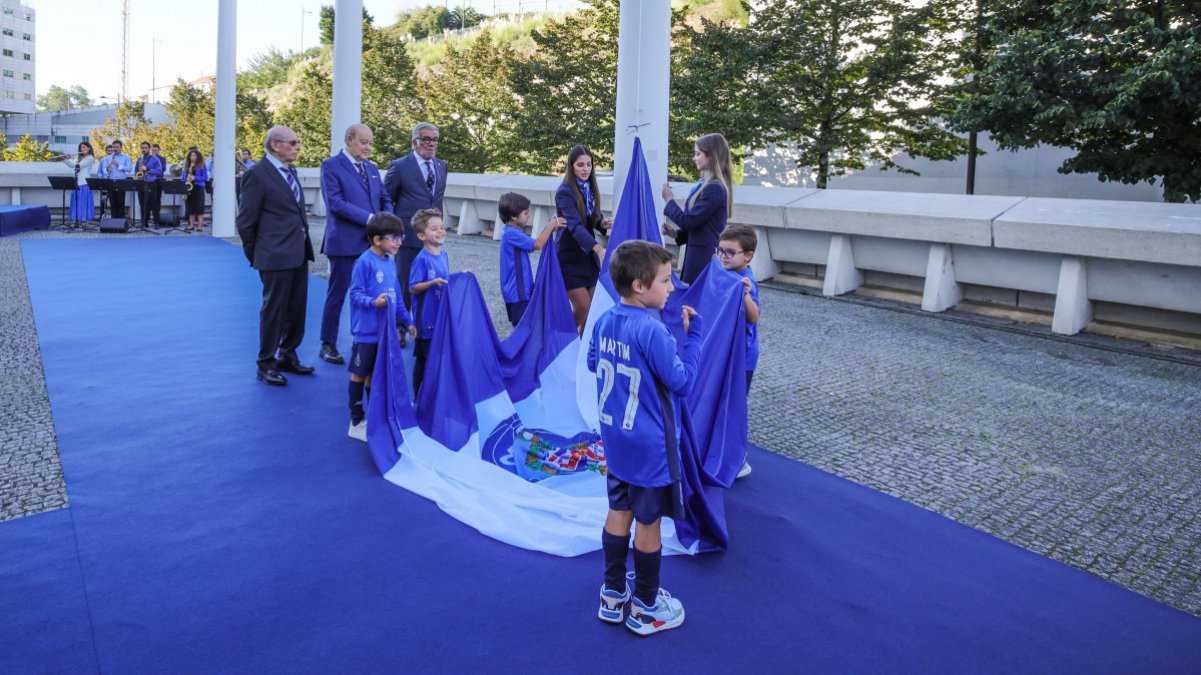 Anivers Rio Do Fc Porto Assinalado O Hastear Da Bandeira