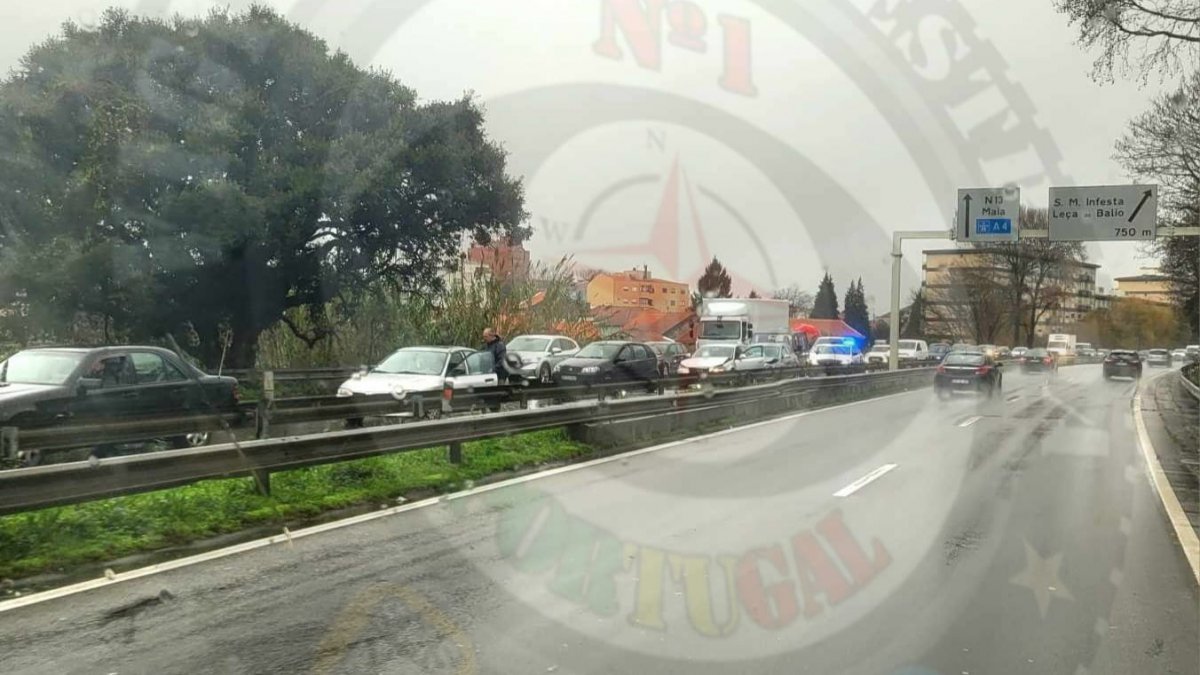 Acidente Em Cadeia Na Via Norte Congestiona Tr Nsito