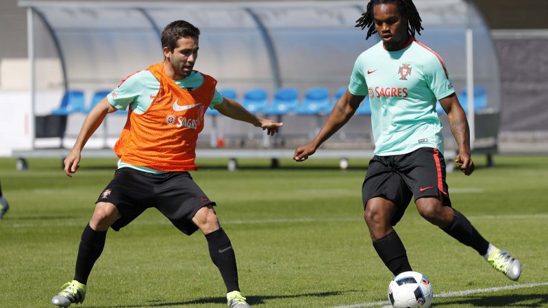 Renato Sanches orgulhoso por partilhar balneário com "grandes jogadores"