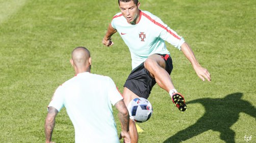 Ronaldo estrela no primeiro treino de Portugal em solo francês