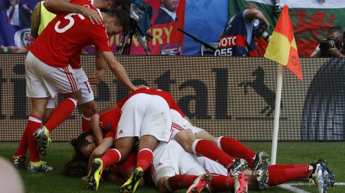 País de Gales vence Eslováquia por 2-1 num duelo de estreantes