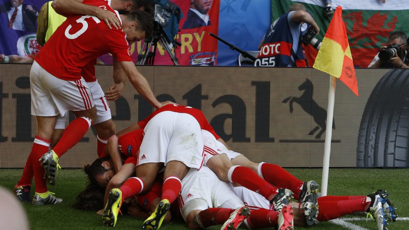 País de Gales vence Eslováquia por 2-1 num duelo de estreantes